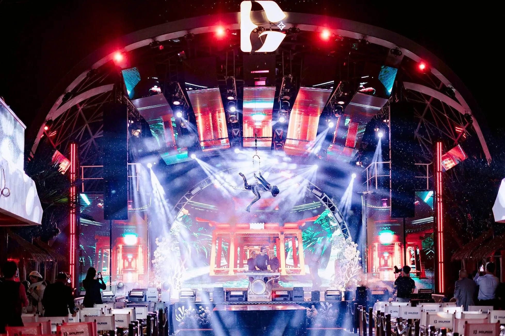 Du thuyền Dolphin Hạ Long Cruise